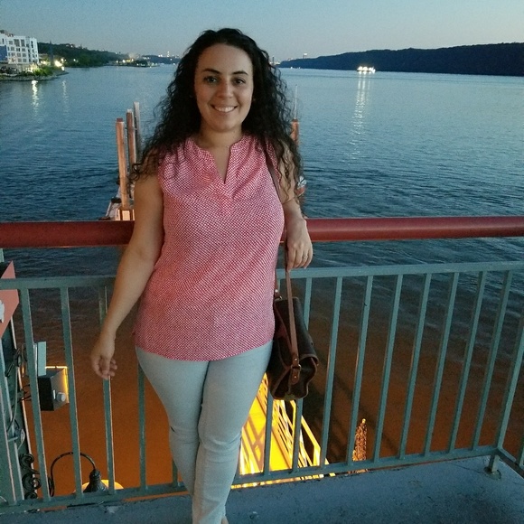 Meet your Posher, Nicole - Picture 2 of 2